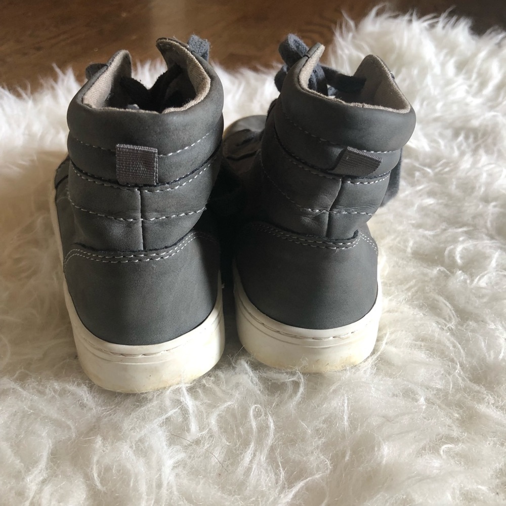 Old Navy sneaks🦊 - Picture 2 of 6